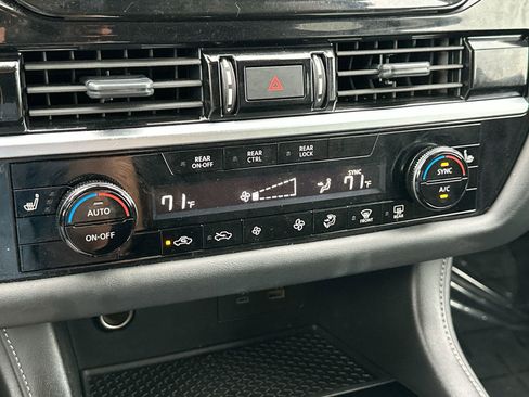 Used 2025 Nissan Pathfinder SV image 18