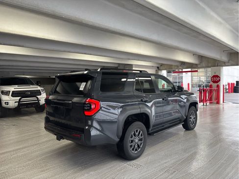 Used 2025 Toyota 4Runner SR5 image 6