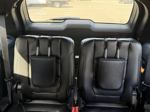 Used 2018 Ford Explorer Limited w/ Equipment Group 301A AWD/4WD image 18