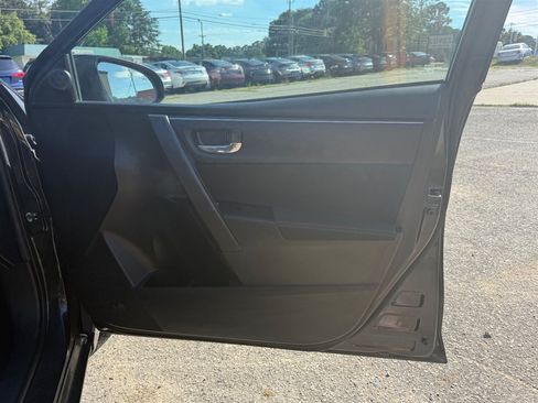 Used 2018 Toyota Corolla LE FWD image 26