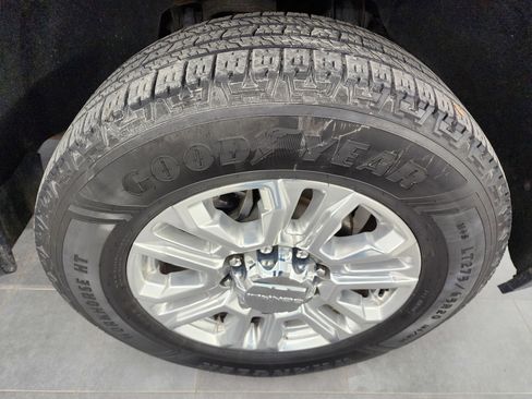 Used 2022 GMC Sierra 2500 Denali image 3