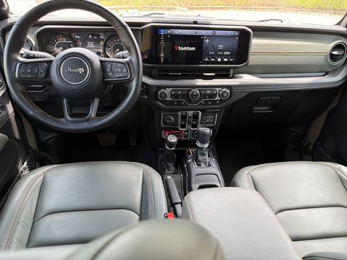 Used 2025 Jeep Gladiator Mojave AWD/4WD image 22
