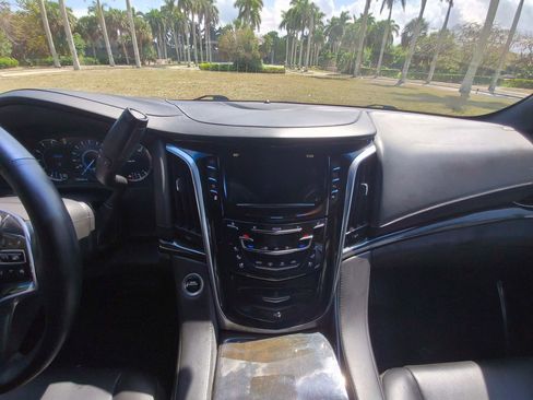 Used 2018 Cadillac Escalade ESV Platinum image 17