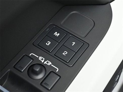Used 2024 Land Rover Defender 130 S image 48