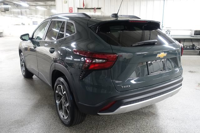 Used 2025 Chevrolet Trax LT FWD image 5