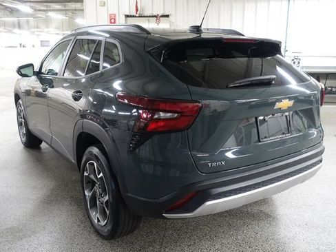 Used 2025 Chevrolet Trax LT FWD image 5