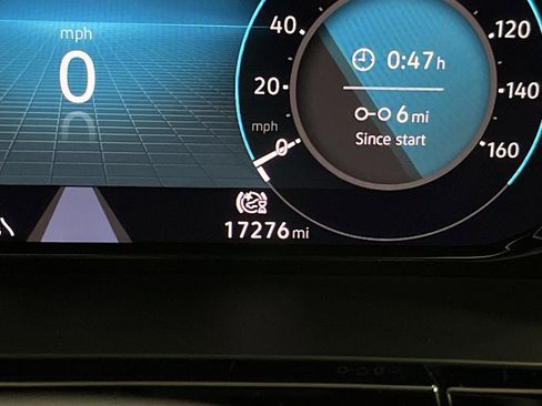 Used 2024 Volkswagen Atlas Cross Sport SE w/ Panoramic Sunroof Package image 6