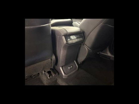 Used 2021 Toyota Highlander XLE AWD/4WD image 25