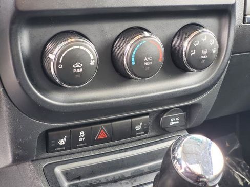 Used 2016 Jeep Patriot High Altitude AWD/4WD image 14