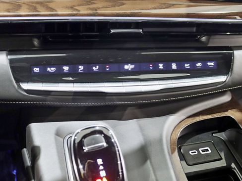 Used 2024 Cadillac Escalade ESV Sport Platinum w/ LPO, ONYX Package image 29