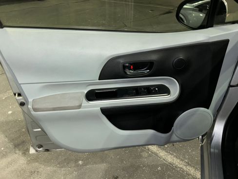 Used 2014 Toyota Prius C Three image 9