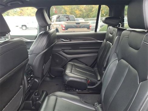 Used 2024 Jeep Grand Cherokee L Limited w/ Black Appearance Package image 7
