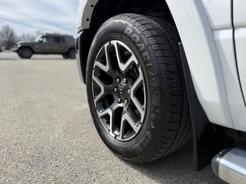 Used 2025 RAM 1500 Laramie image 31