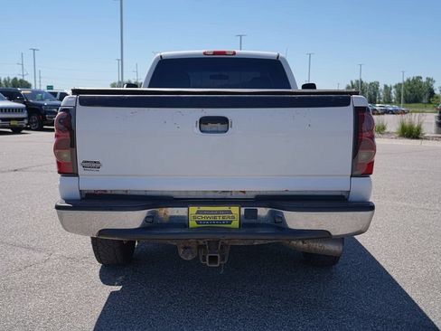 Used 2006 Chevrolet Silverado 2500 W/T w/ Heavy-Duty Power Package AWD/4WD image 6