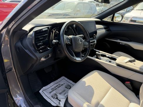 Used 2024 Lexus RX 350 Premium w/ Accessory Package (Z1) FWD image 8