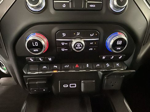 Used 2022 GMC Sierra 1500 Denali w/ Denali Premium Package AWD/4WD image 25