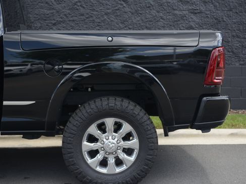 Used 2025 RAM 2500 Limited AWD/4WD image 40