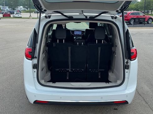 Used 2023 Chrysler Pacifica Touring-L FWD image 36
