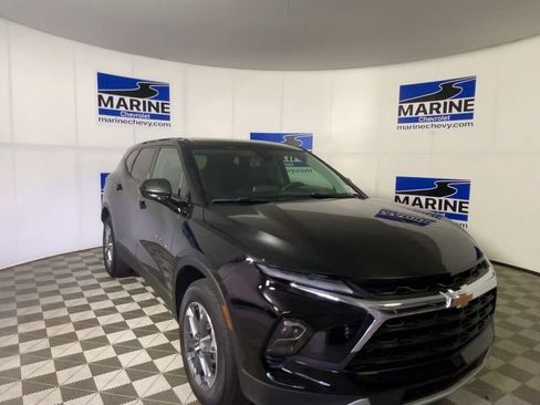 Used 2025 Chevrolet Blazer LT FWD image 4