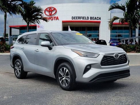 Used 2025 Toyota Highlander XLE FWD image 1