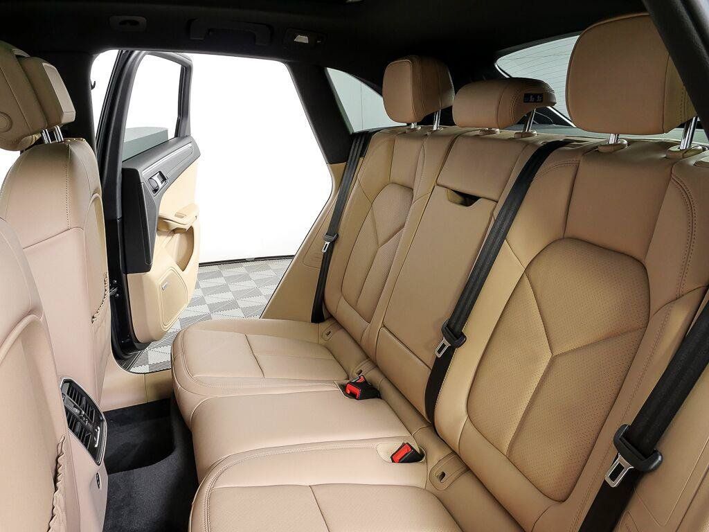 Certified 2026 Porsche Macan AWD/4WD image 20