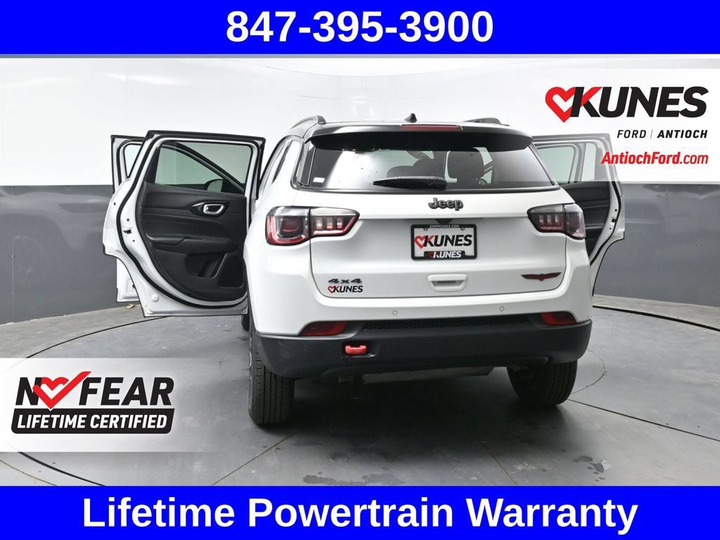 Used 2025 Jeep Compass Trailhawk AWD/4WD image 55
