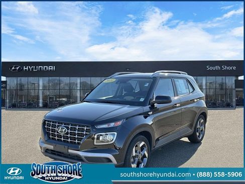 Certified 2021 Hyundai Venue SEL w/ Premium Package image 4