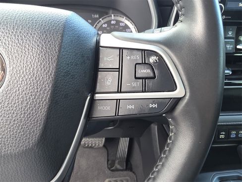 Certified 2022 Toyota Highlander XLE image 33