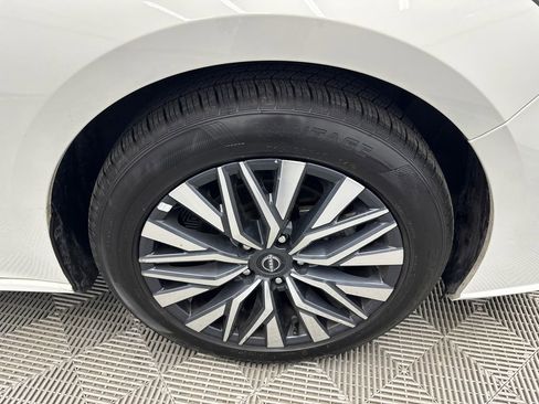 Used 2025 Nissan Altima 2.5 SV image 13