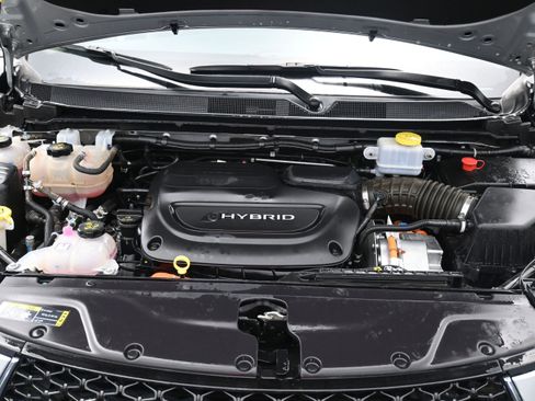 Used 2023 Chrysler Pacifica Touring-L FWD image 24