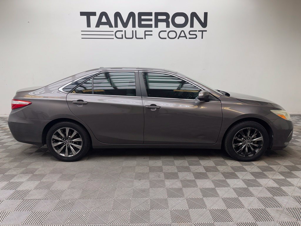 Used 2015 Toyota Camry XLE w/ Moonroof Package FWD image 4