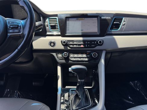 Used 2019 Kia Niro Touring FWD image 11