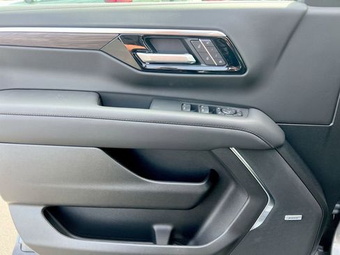 New 2026 Chevrolet Suburban LT w/ Comfort Package AWD/4WD image 19