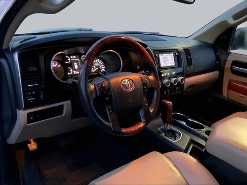 Used 2018 Toyota Sequoia Platinum RWD image 15