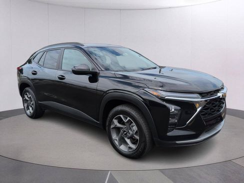 Used 2024 Chevrolet Trax LT FWD image 9