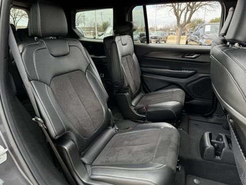 Used 2024 Jeep Grand Cherokee L Altitude image 33