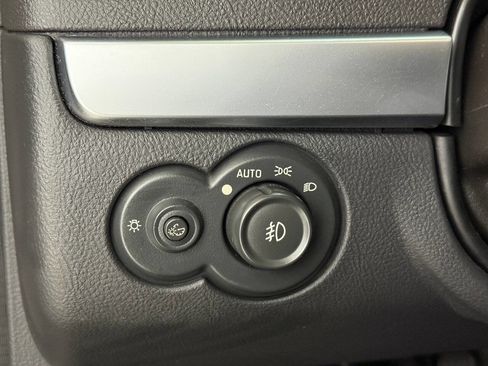 Used 2004 Chevrolet SSR w/ Preferred Equipment Group image 43