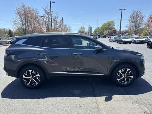 Used 2024 Kia Sportage EX AWD/4WD image 9