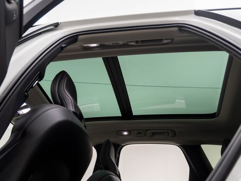 Used 2022 Volvo XC60 B5 Momentum w/ Advanced Package image 17