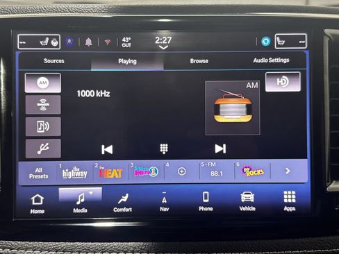 Used 2024 Chrysler Pacifica Limited image 12