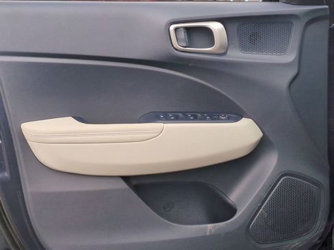 Certified 2025 Hyundai Venue Limited FWD image 10