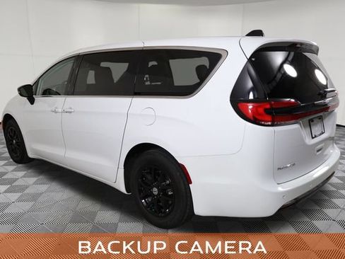 Used 2024 Chrysler Pacifica Touring-L FWD image 9