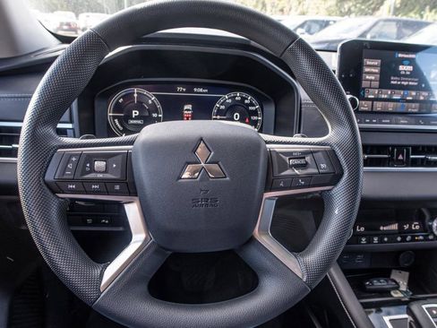 New 2024 Mitsubishi Outlander ES image 30