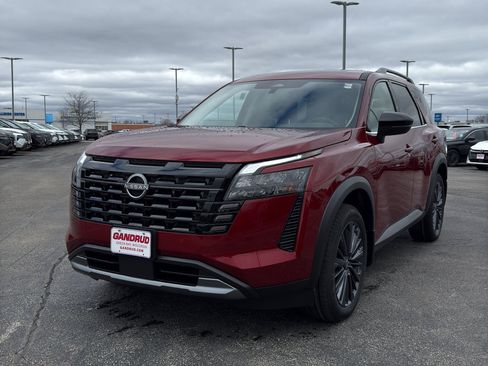 New 2026 Nissan Pathfinder SL AWD/4WD image 2