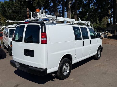 Used 2016 Chevrolet Express 2500 RWD image 37