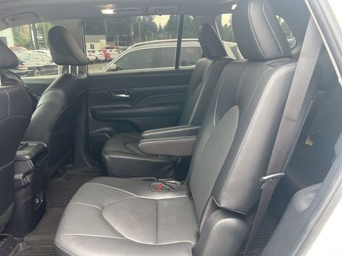 Used 2024 Toyota Grand Highlander XLE image 9
