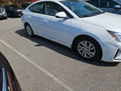 Used 2019 Hyundai Elantra SE image 1