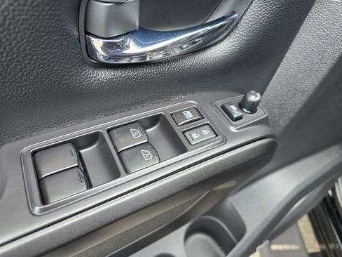 Used 2022 Nissan Titan PRO-4X w/ Pro-4x Convenience Package AWD/4WD image 19