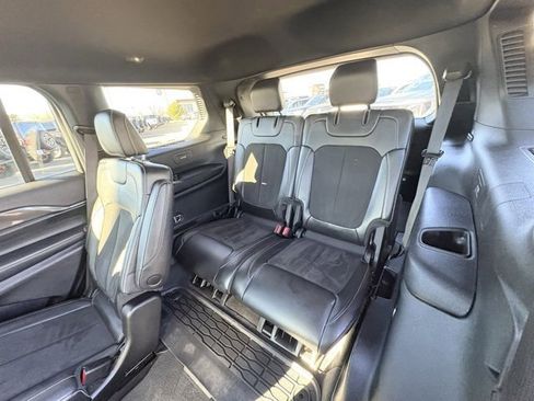 Used 2022 Jeep Grand Cherokee L Laredo image 8