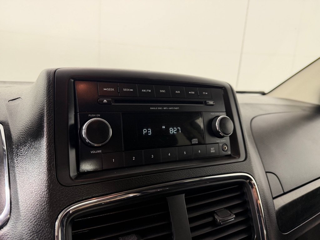Used 2014 Dodge Grand Caravan SXT FWD image 16